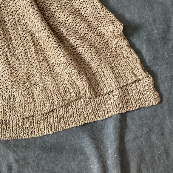 Gold sweater lacy back! perfect for NYE!! 🎉🎉 - Picture 11 of 15